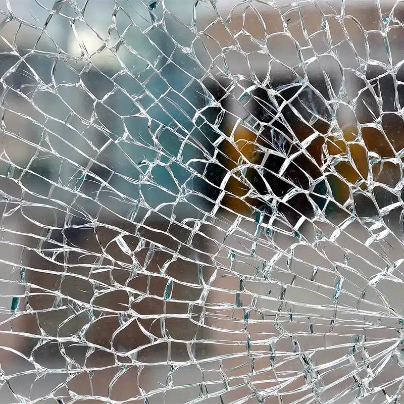 זכוכית מחוסמת שבורה